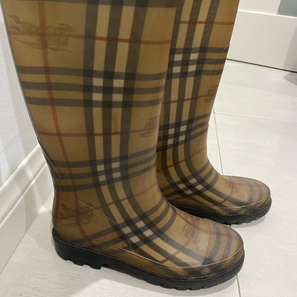 Burberry boots